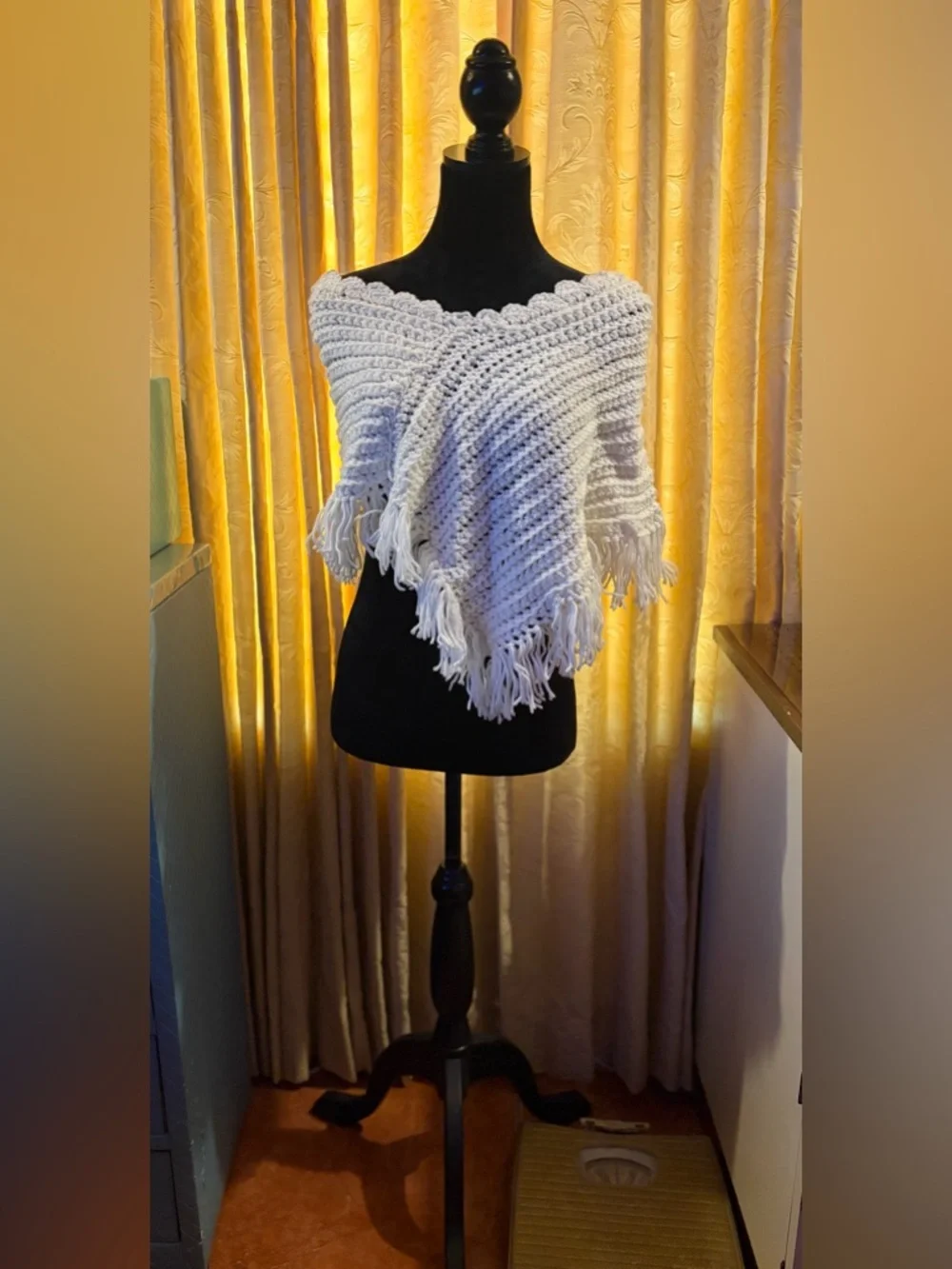 Retro White Crochet Poncho & Matching Beret Set - Boho Fringe Capelet